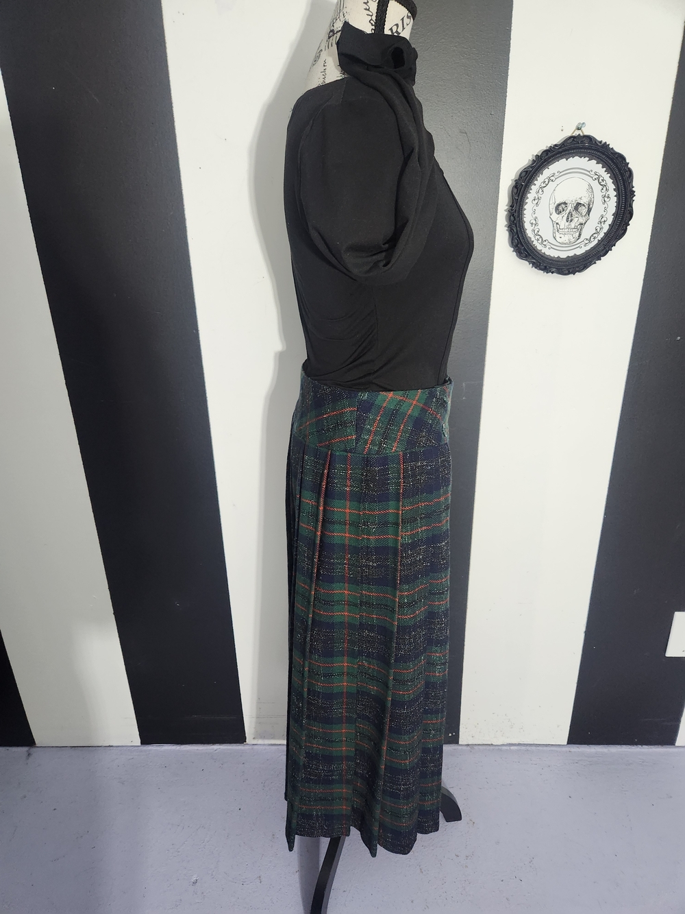 70's Green Plaid Maxi Skirt with Buttoned Waist - Picture 3 of 7